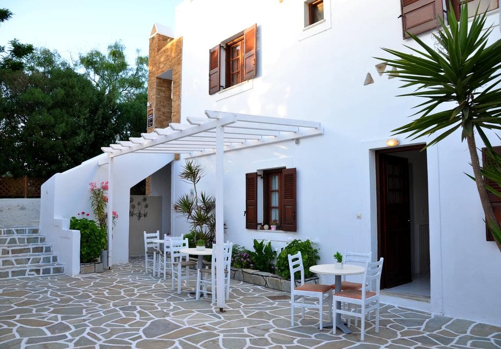 Zorbas Rooms and Apartments image 2